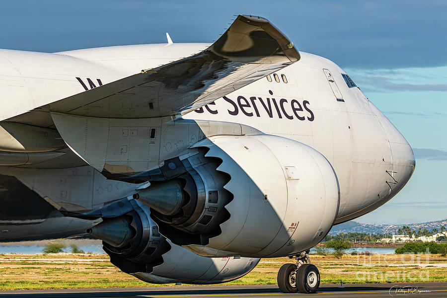 Boeing 747 Freighter Cargo Aircraft showing off its Massive GE Engines ...