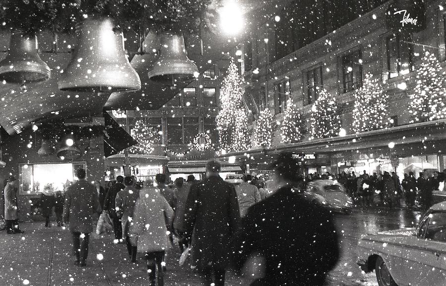 Boston Christmas Shoppers Photograph by Russel Considine