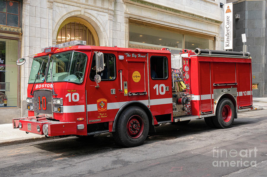 Boston Fire Engine Number 10 Photograph by Bob Phillips