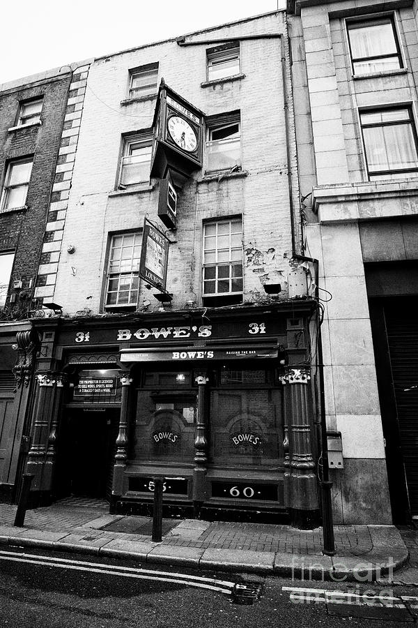 Bowes Lounge Bar Fleet Street Dublin Republic Of Ireland Photograph by ...