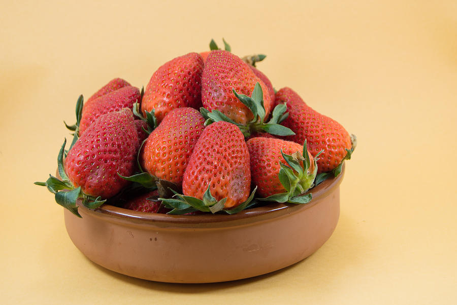 Bowl of fresh strawberries Photograph by Luis Diaz Devesa