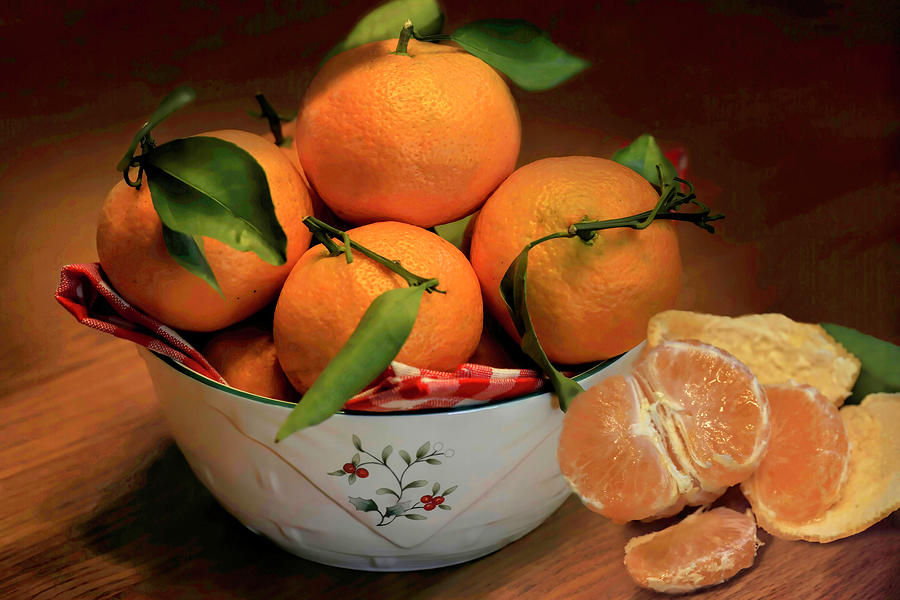 Bowl of Satsumas Photograph by Donna Kennedy
