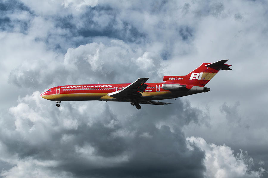 Braniff International Boeing 727 Landing at Minneapolis Photograph by Erik Simonsen