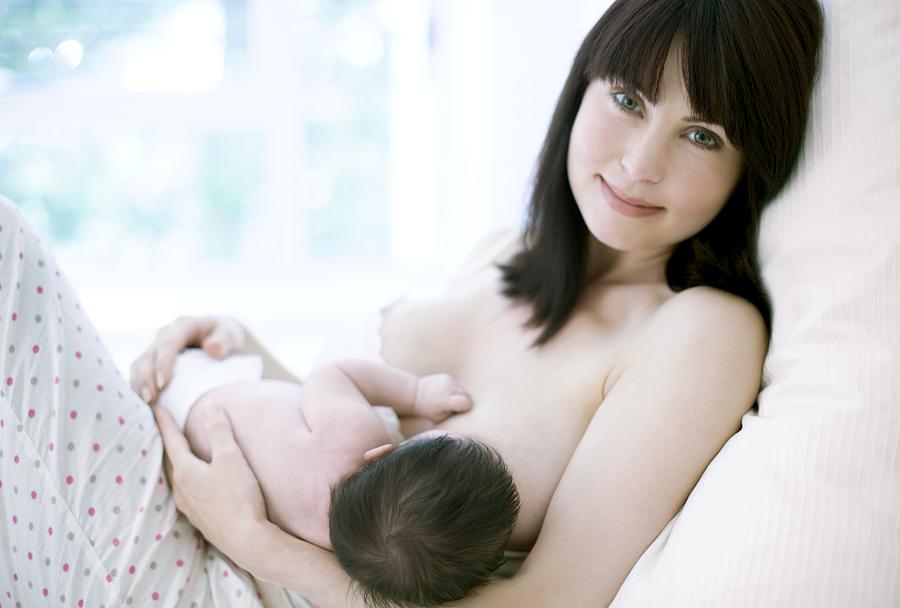 Breastfeeding Photograph by Science Photo Library - IAN HOOTON