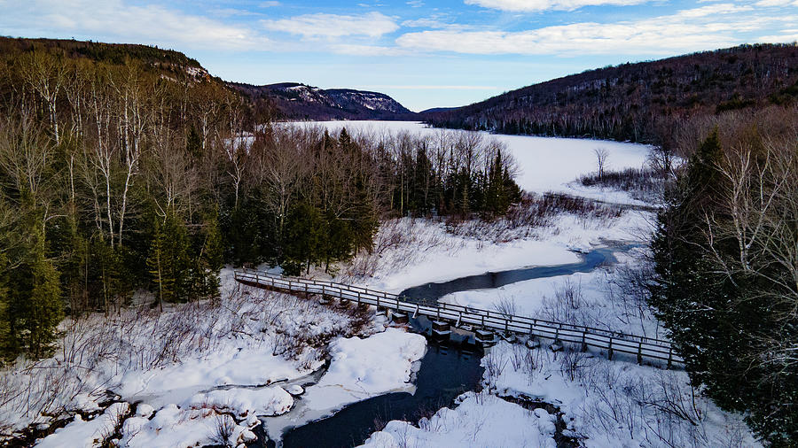 Bridge at Lake of the Clouds in Michigan winter Photograph by Eldon McGraw