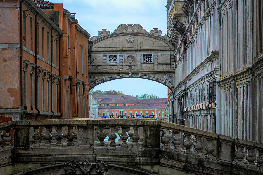 Bridge of Sighs in Venice, Italy Photograph by Lindsay Thomson