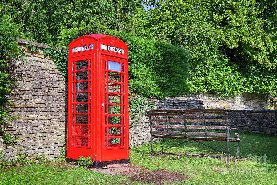 Telephone Box Photograph - British Icon by Teresa Zieba
