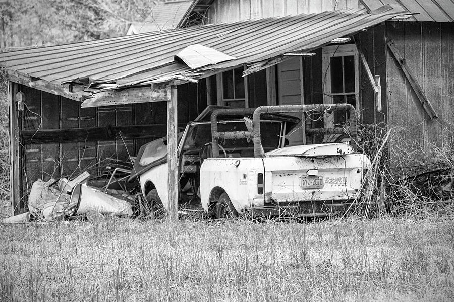 Broken ABandoned Barn in Eastern North Carolina Photograph by Bob Decker