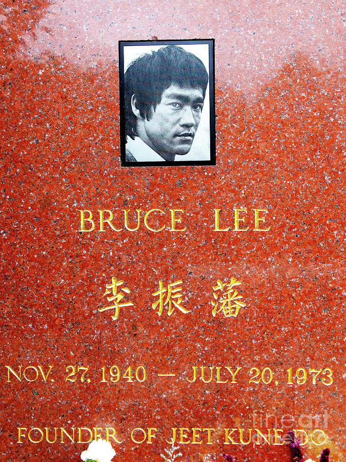 Bruce Lee Grave Site in Seattle Washington R1571z Photograph by Wingsdomain Art and Photography