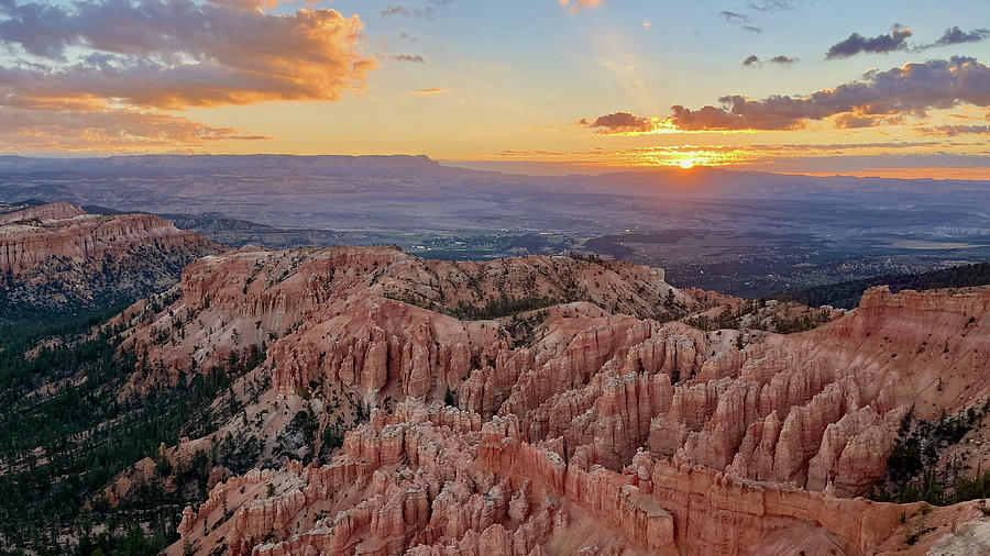 Bryce Canyon National Park Photograph - Bryce Point 2 by Donald Chen