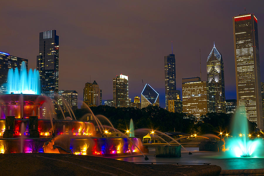 Buckingham Fountain & Chicago Photograph by by Jonathan D. Goforth