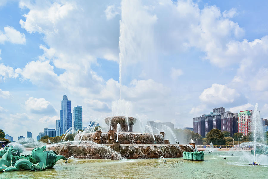 Buckingham Fountain Chicago City Photograph by Kyle Hanson
