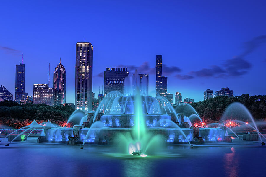 Buckingham Fountain In Blue - Chicago, Illinois Photograph by Elvira Peretsman