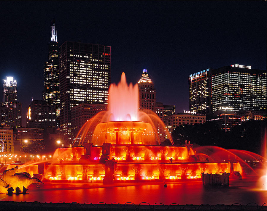 Buckingham Fountain in Chicago Photograph by Thomas Firak