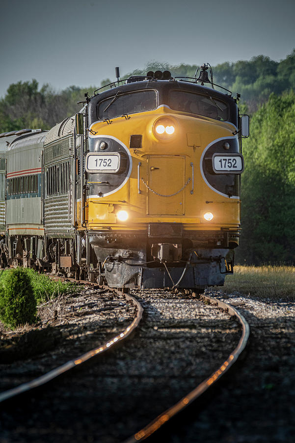 BUGX 1752 heads into Tell City Indiana Photograph by Jim Pearson