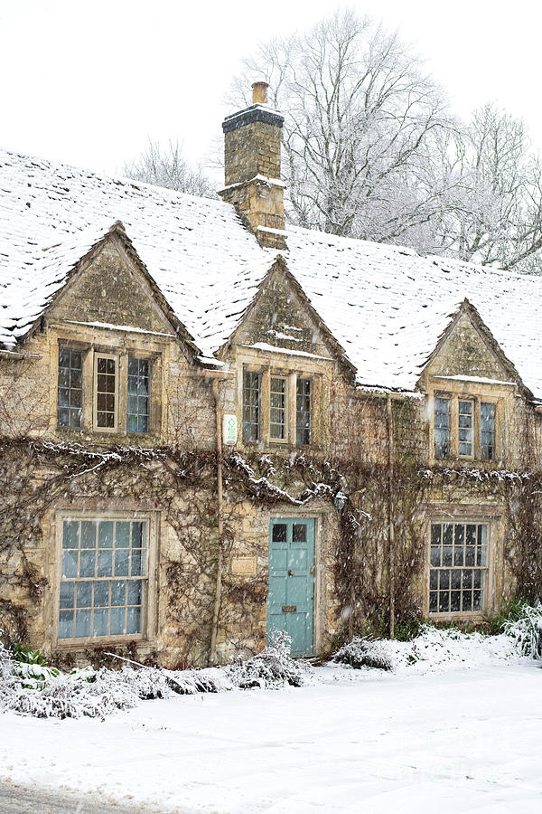 Burford Cottage in the Snow Photograph by Tim Gainey