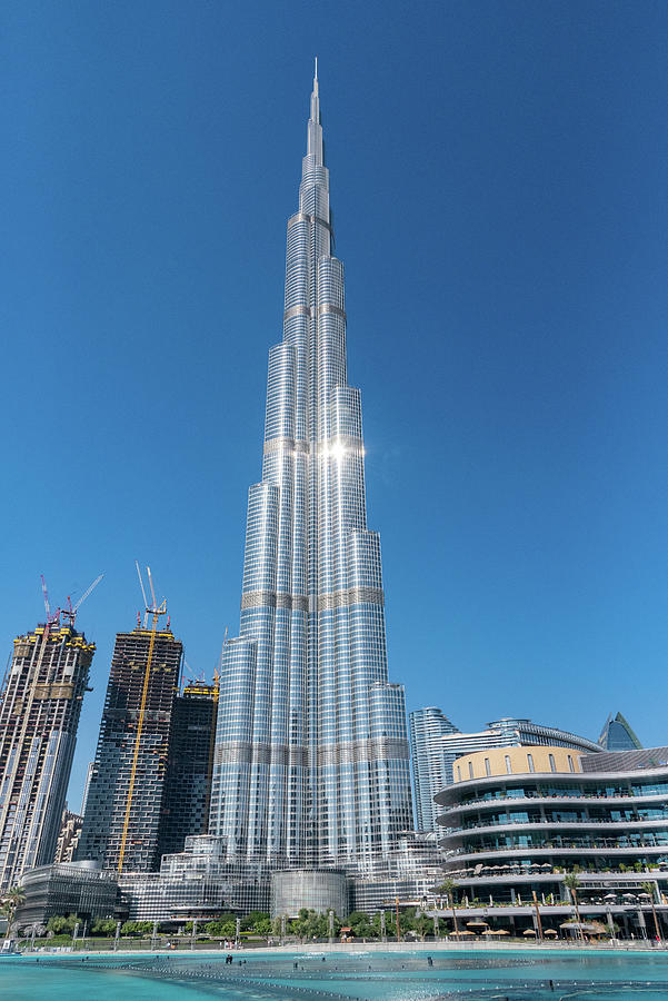 Бурдж халифа триколор. Бурдж-Халифа Дубай. Башня Бурдж Халифа в Дубае. Здание Бурдж Халифа. Бурдж Халифа высота.