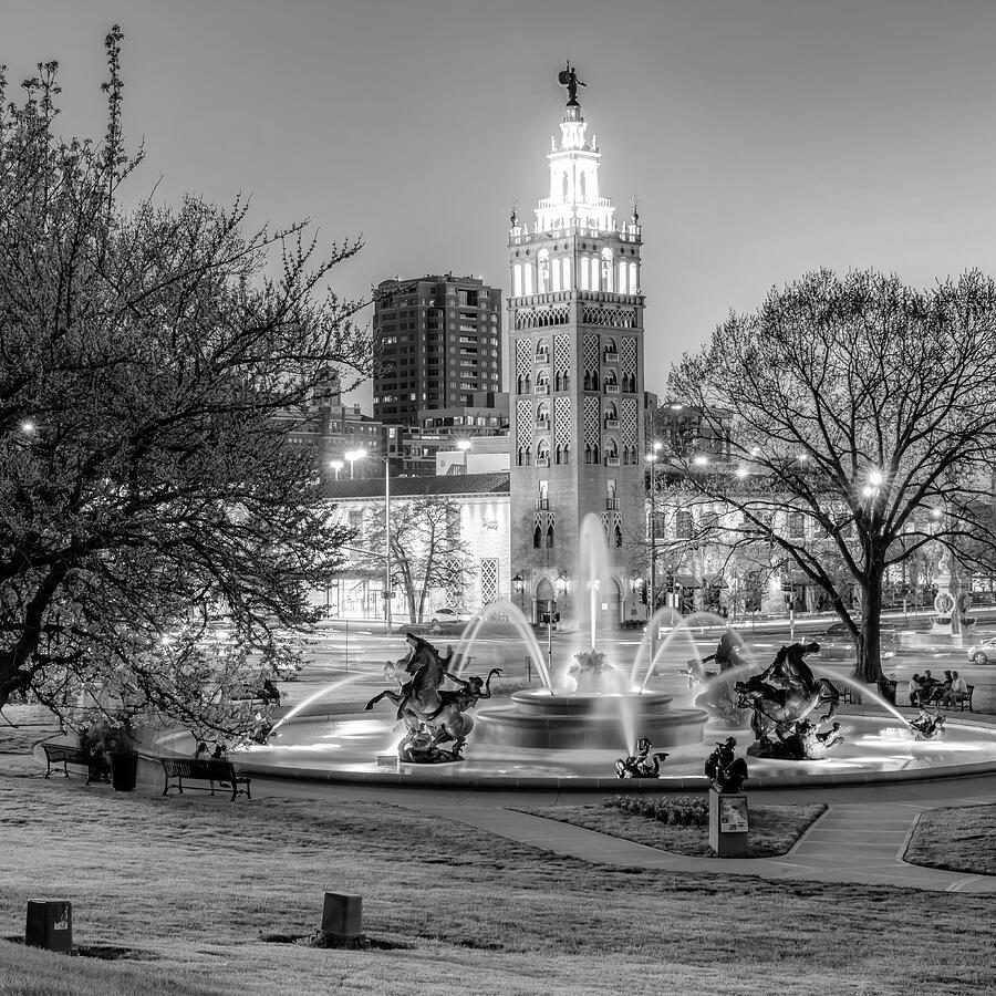 Kansas City Photograph - BW Kansas City Plaza and J.C. Nichols Memorial Fountain - Kansas City by Gregory Ballos