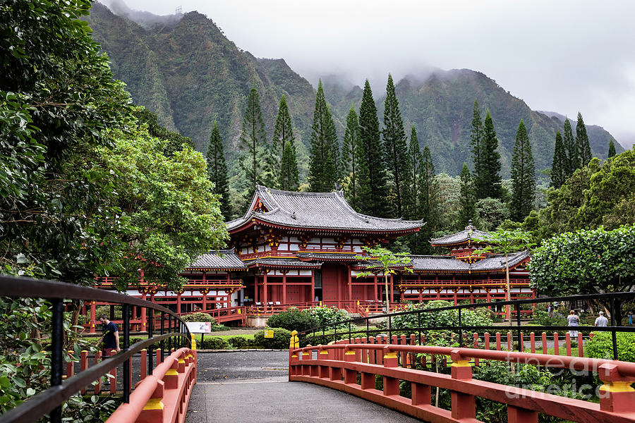 Byodo-In Temple Photograph by Erin Marie Davis