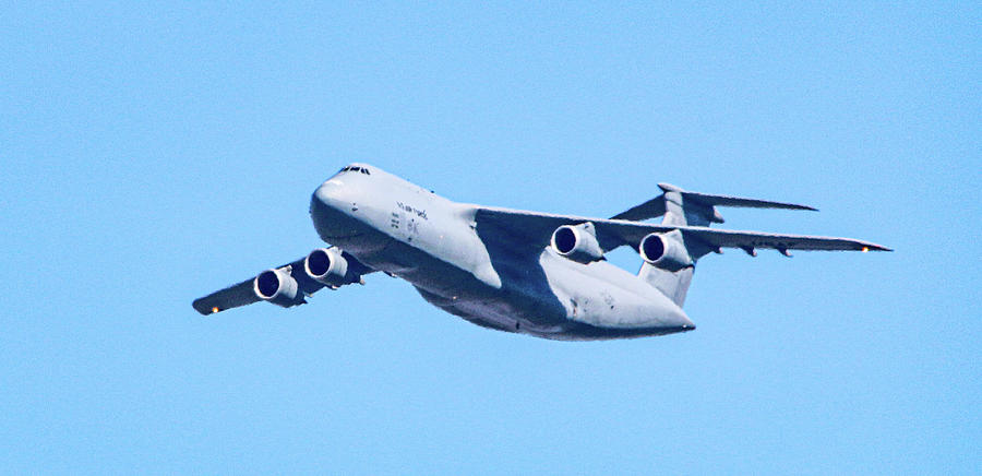 C 5 Galaxy flying over Dover Photograph by William E Rogers - Fine Art ...