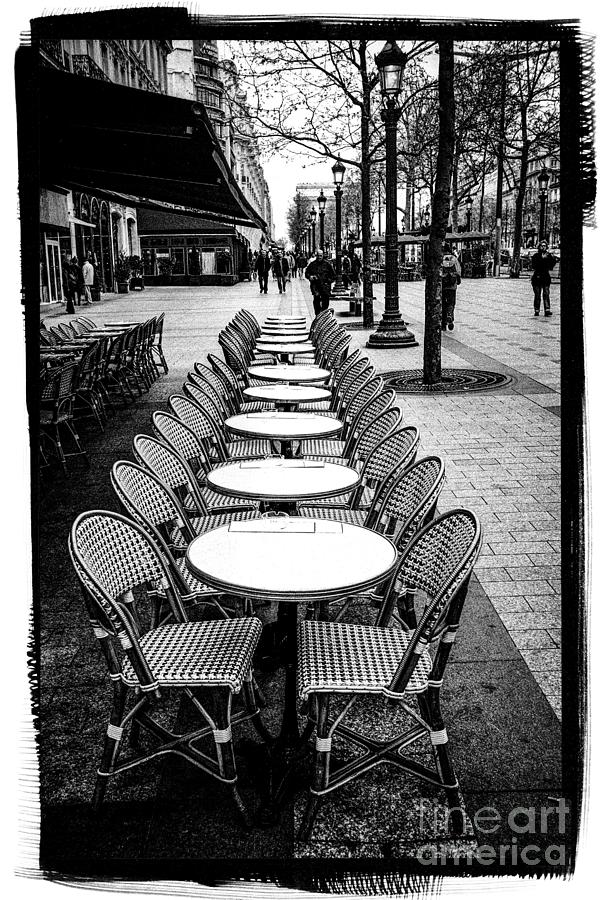 Cafe George Cinq in Avenue du George Cinq  Paris. Photograph by Cyril Jayant