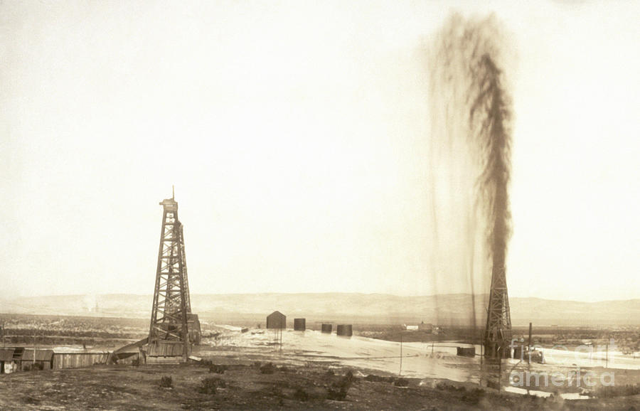 CALIFORNIA OIL WELL, c1910 Photograph by Granger