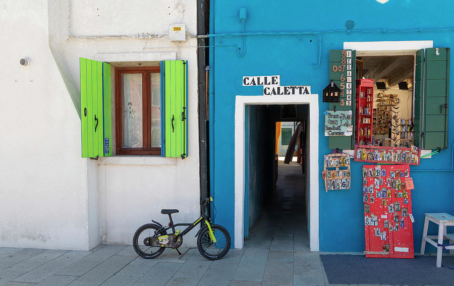 Calle in Burano Photograph by Pietro Ebner