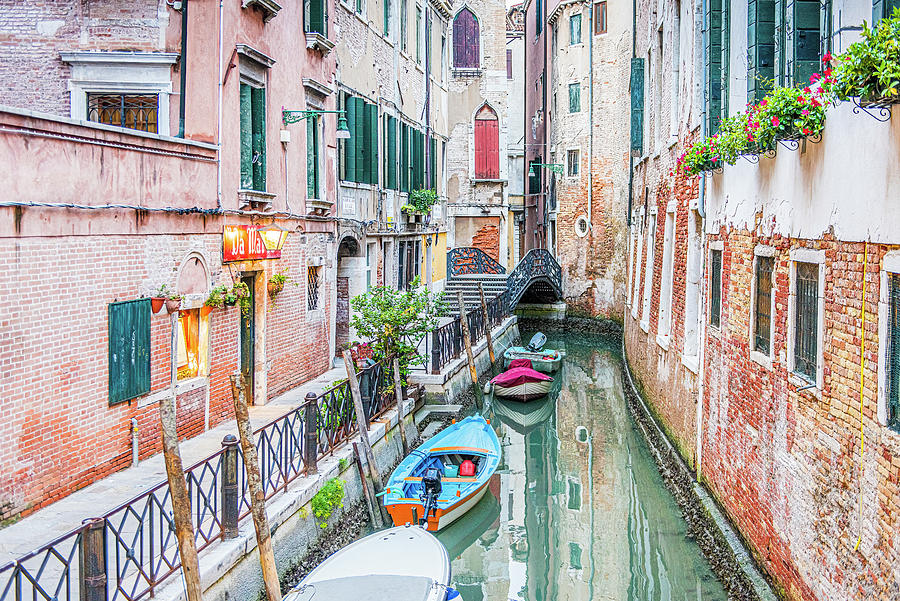 Canal In Venezia Photograph by Marla Brown