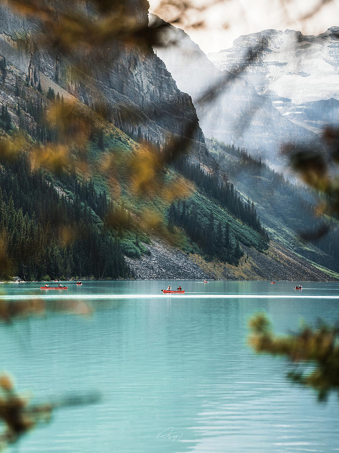 Canoe at Lake Louise Photograph by William Boggs