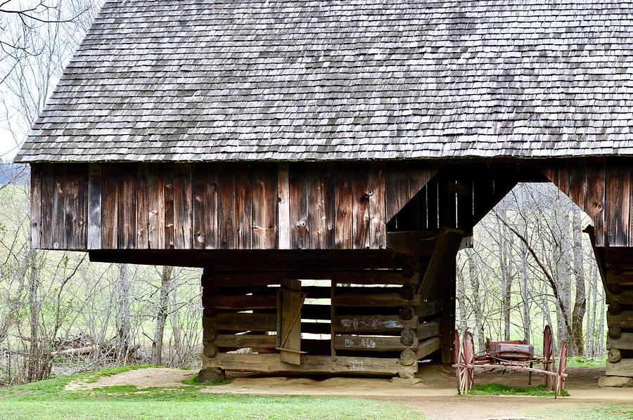 Cantilever Barn at the Tipton Place Photograph by Warren Thompson