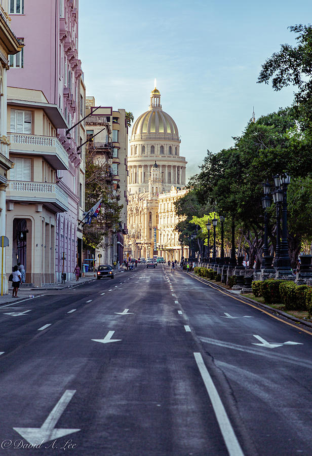 Capitol Building - Havana, Cuba Photograph by David Lee