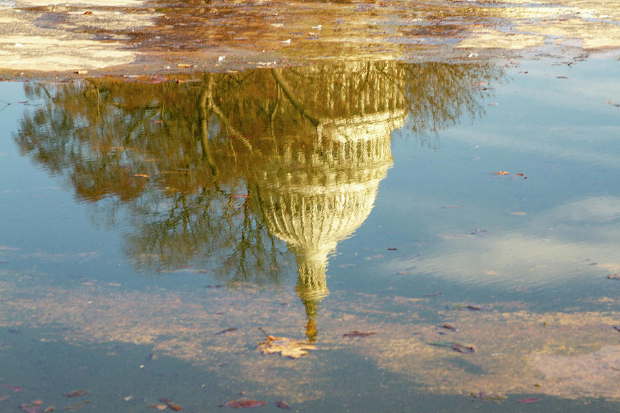 Capitol dome reflecting in water Photograph by Karen Foley