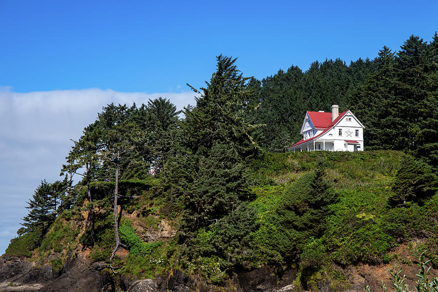 Caretakers House at the Heceta Lighthouse Photograph by Ed Clark
