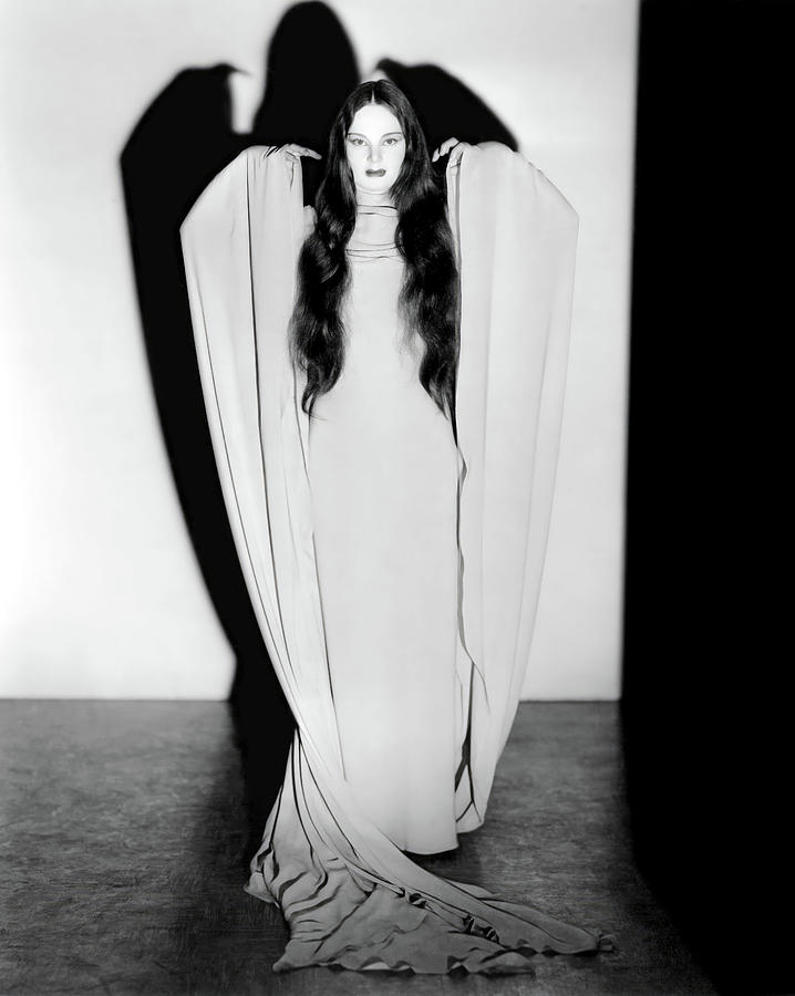 CAROL BORLAND in MARK OF THE VAMPIRE -1935-, directed by TOD BROWNING. Photograph by Album
