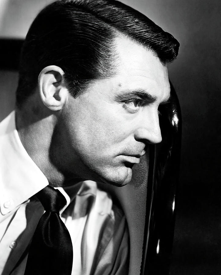 CARY GRANT in NOTORIOUS -1946-, directed by ALFRED HITCHCOCK. Photograph by Album