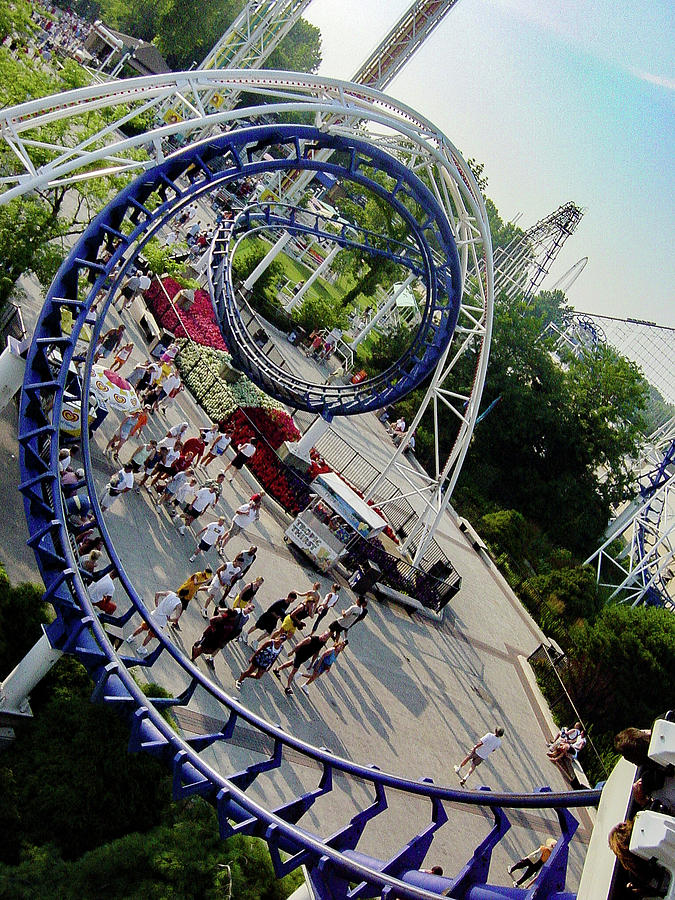 Cedar Point Upside Down In The Corkscrew 2002 Photograph by Dave Morgan