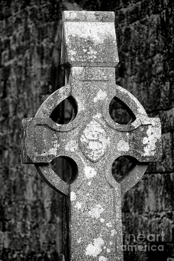 Celtic Cross Monochrome Photograph by Olivier Le Queinec