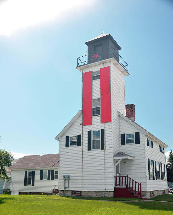 Cheboygan River Range Front Light Photograph by Herbert Gatewood - Fine ...