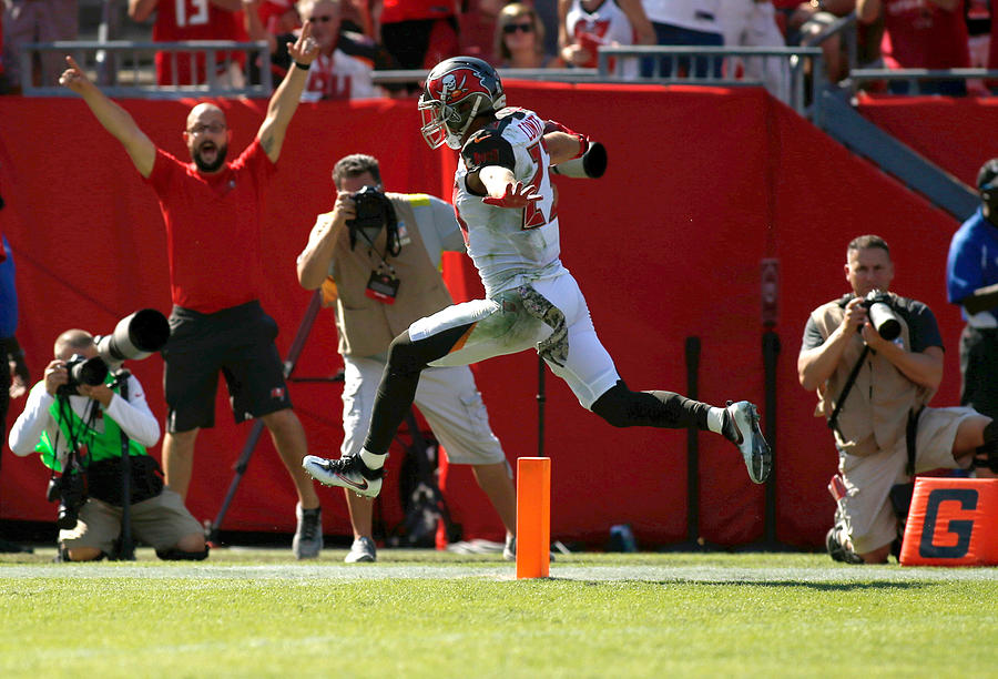 Chicago Bears v Tampa Bay Buccaneers Photograph by Brian Blanco