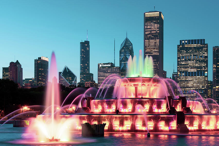 Chicago Photograph - Chicago Buckingham Fountain At Night by Chicago In Photographs