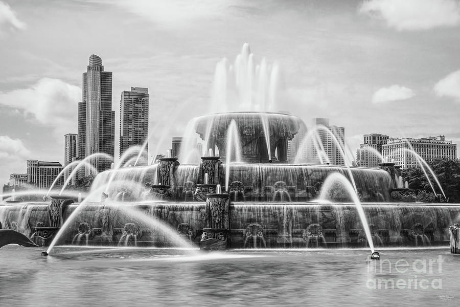 Chicago Buckingham Grayscale Photograph by Jennifer White