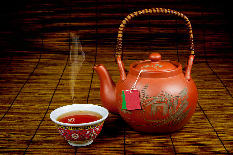 Nature Photograph - Chinese teapot and cup by Rudy Umans
