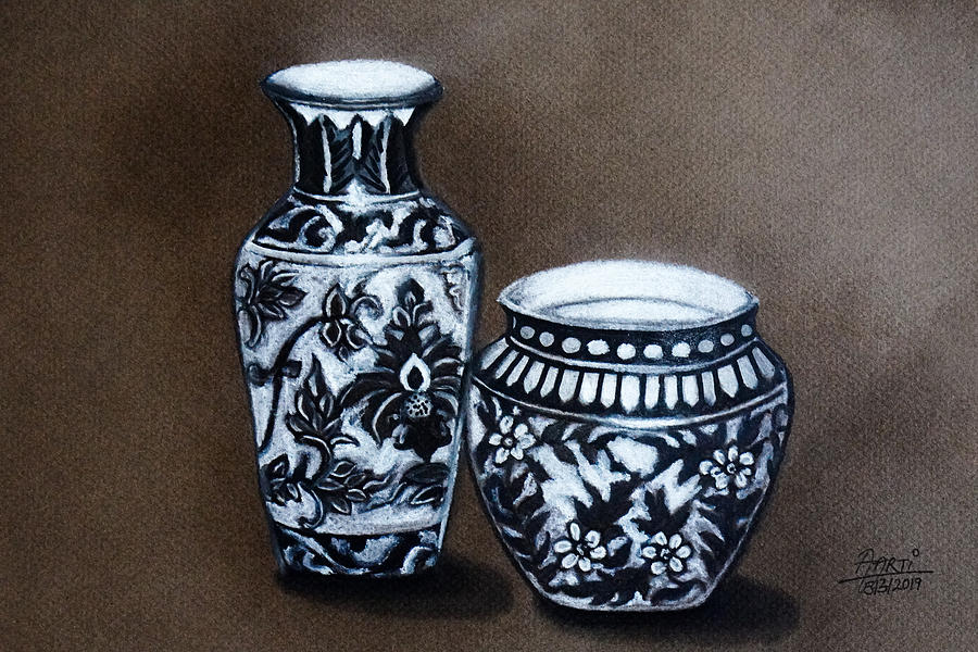 Chinese Vase  Drawing by Aarti Bartake