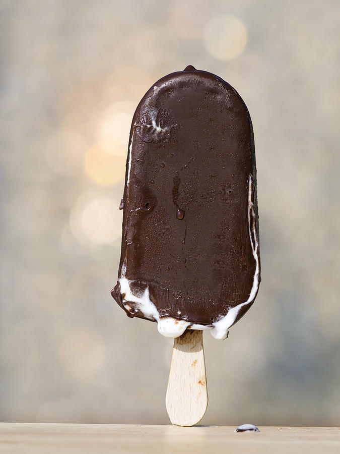 Chocolate ice cream and vanilla with heat melting step Photograph by Jose A. Bernat Bacete