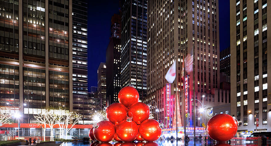 Christmas in Manhattan Photograph by Mark Andrew Thomas