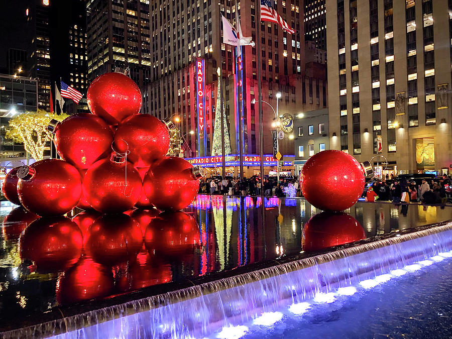 Christmas Lights - Radio City Music Hall at Night Photograph by Photos By Thom