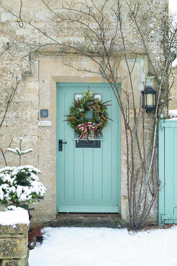 Christmas Wreath on a Cottage in Taynton Photograph by Tim Gainey