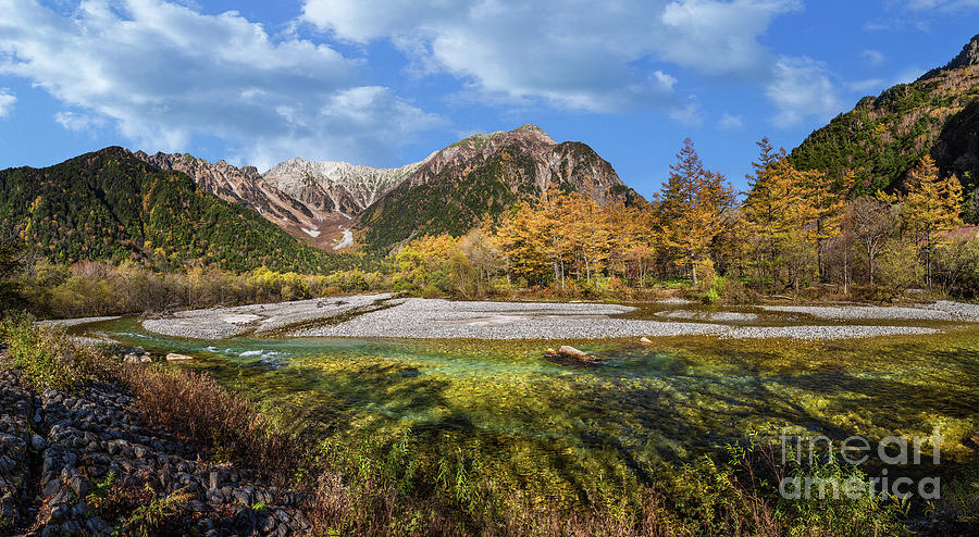 Chubu-Sangaku National Park Hida Mountains in Autumn Panorama ...