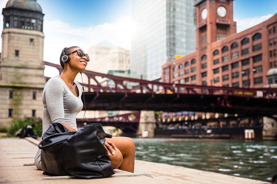 City break in Chicago - Woman relaxing at lunch time Photograph by Leonardo Patrizi