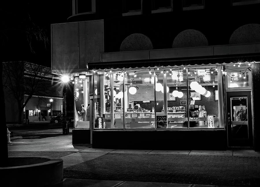 City Diner At Night Lima Ohio Photograph by Dan Sproul
